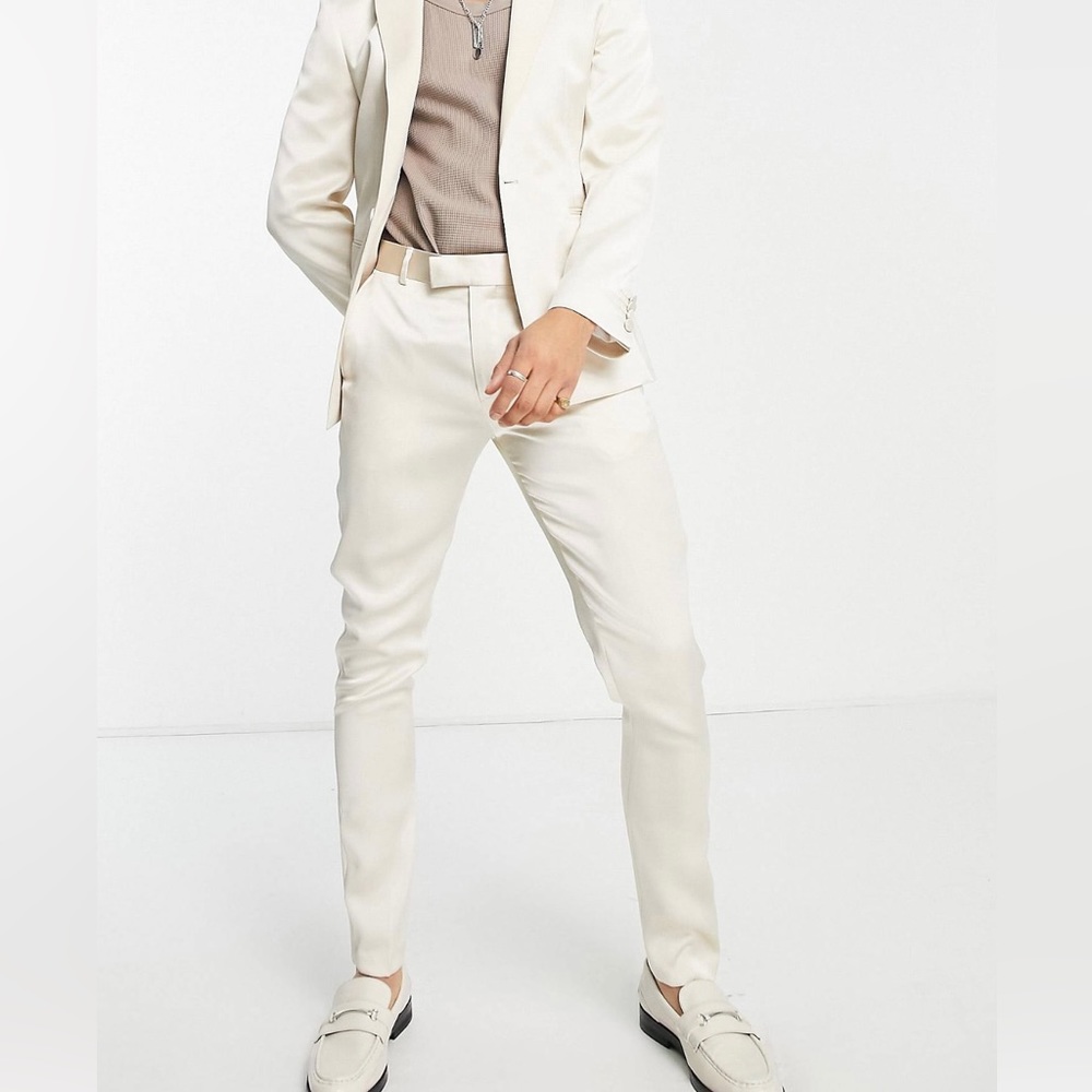 B R A N D  N E W!🔥 skinny high shine suit pants in light color